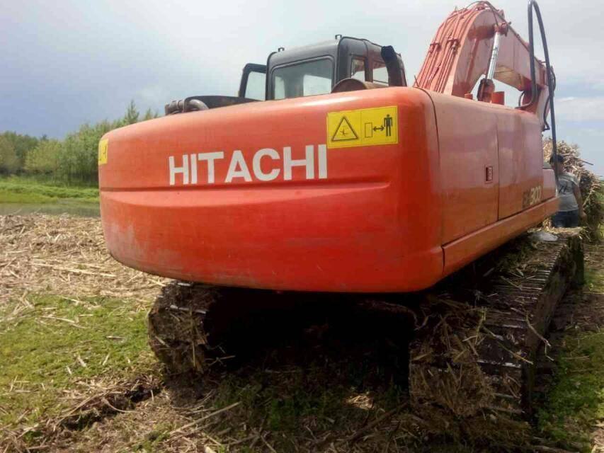 Hogyan diagnosztizálható a Hitachi ZAXIS120 kotrógép lassan sétálva?