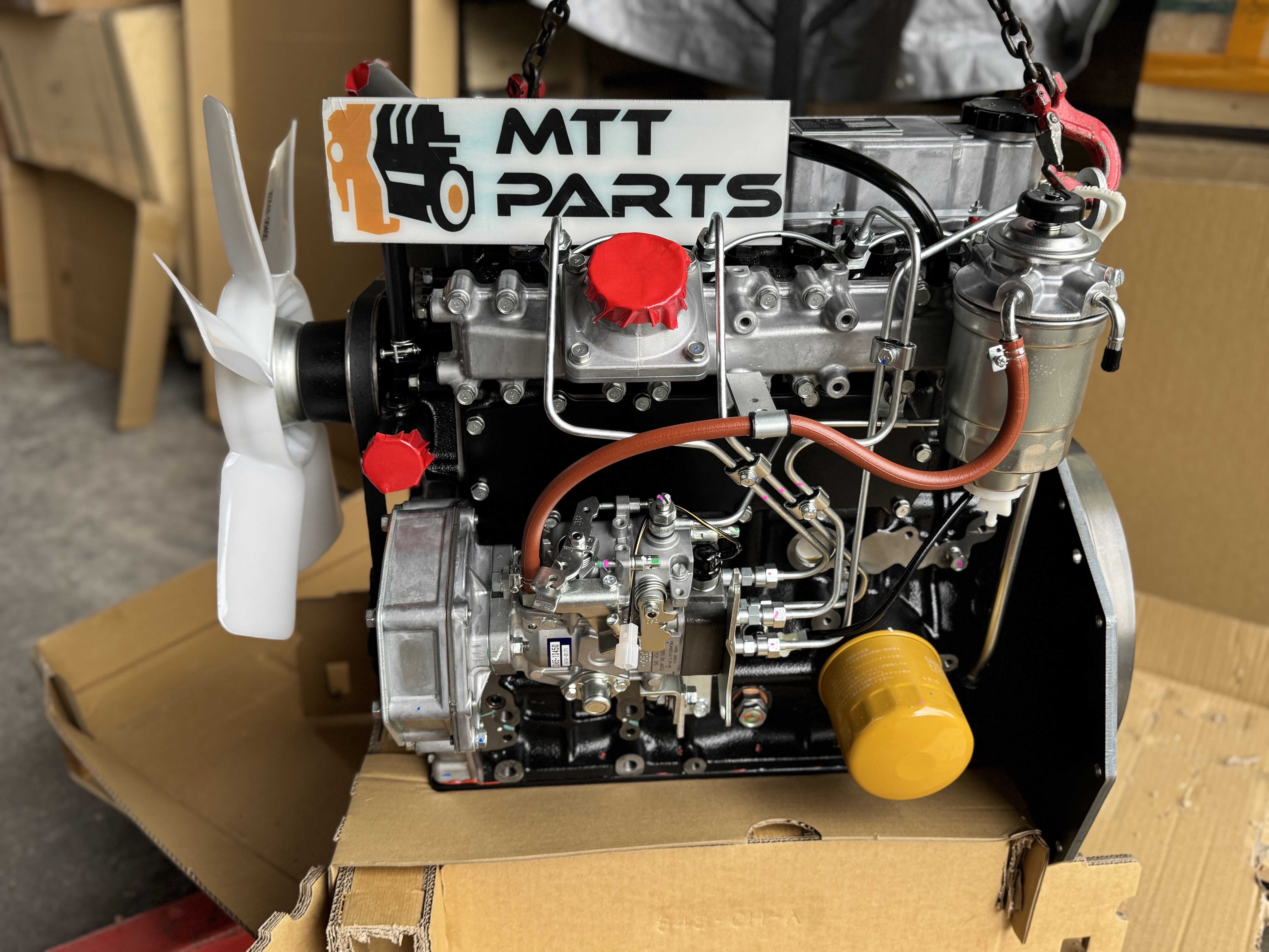 10 vadonatúj Mitsubishi S4S motort szállítunk az ügyfeleknek