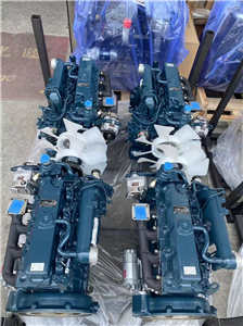 A nagy raktár éppen leszállt: a Kubota V2403-M motorok gurulásra készen a SWAFLYENGINE-nél